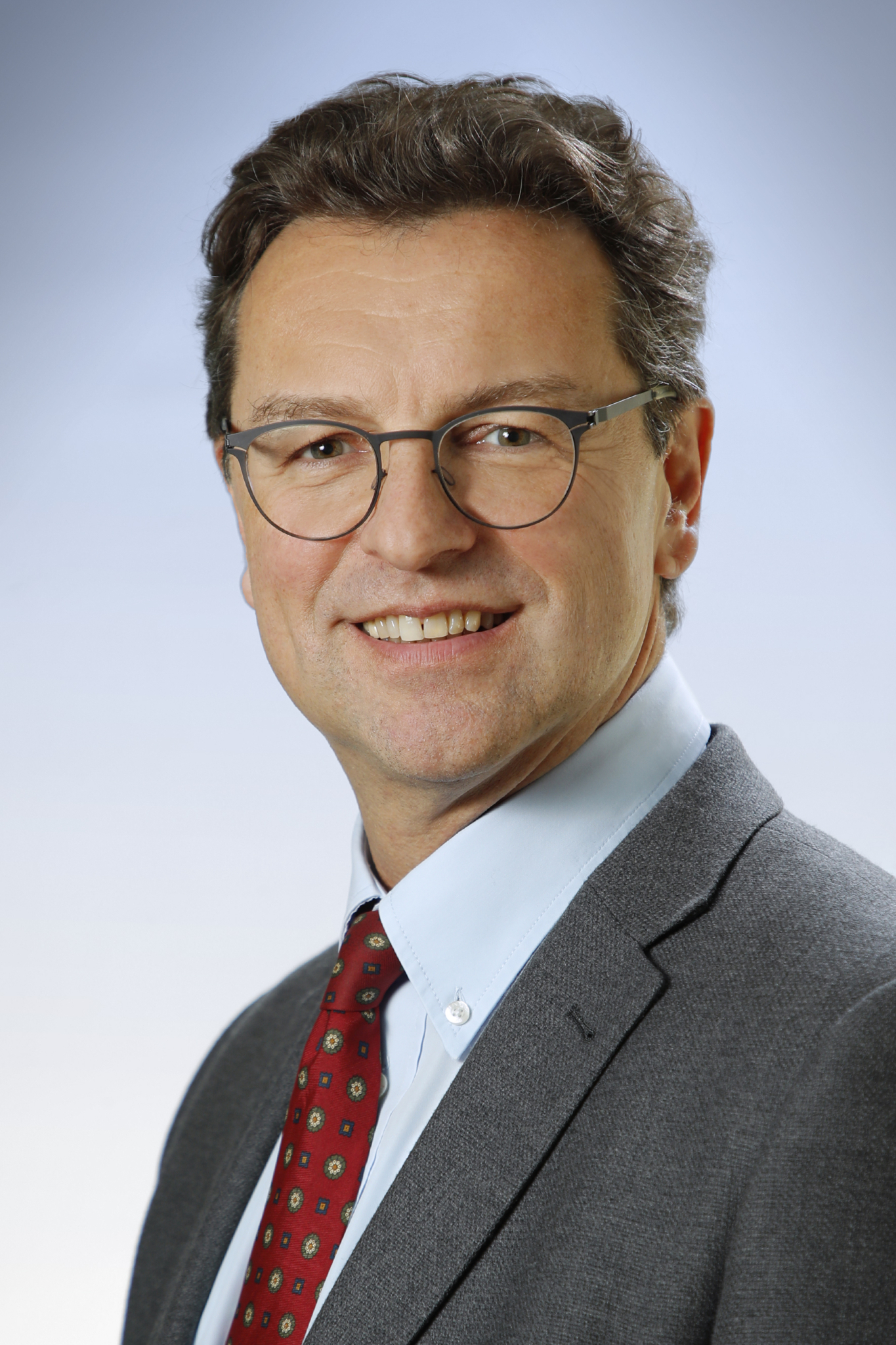 Foto Dr Harnoncourt, CEO des größten Krankenhausträgers in Oberösterreich