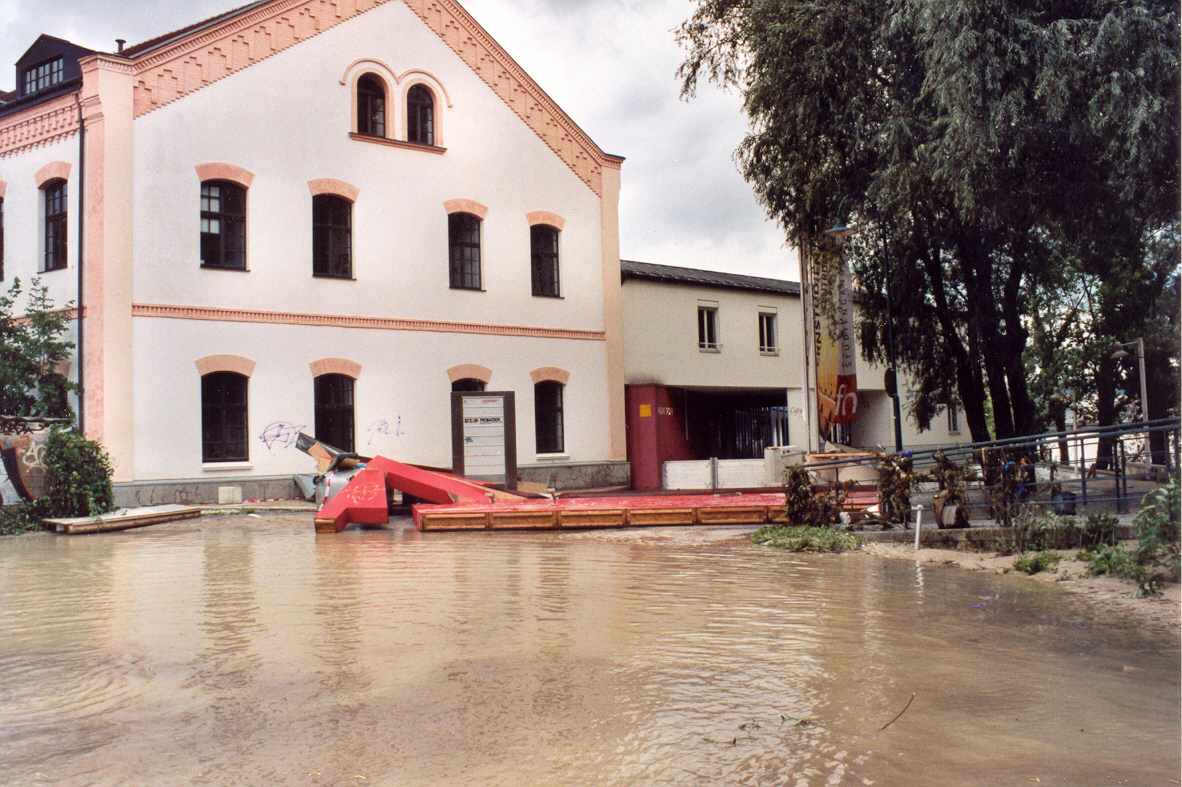Hochwasser bei Gebäude FH1