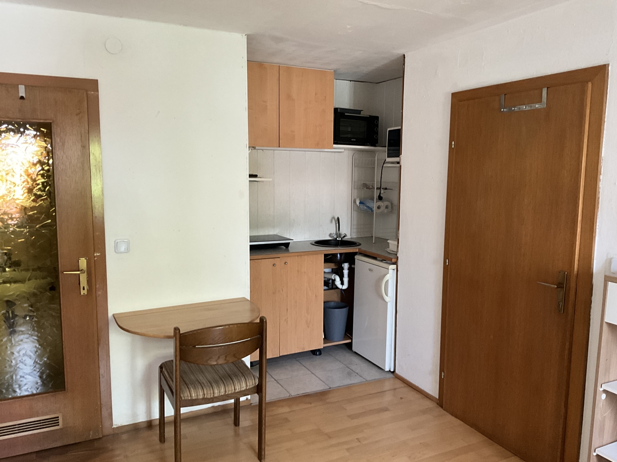 Teilansicht des Küchenbereichs der Studentenwohnung