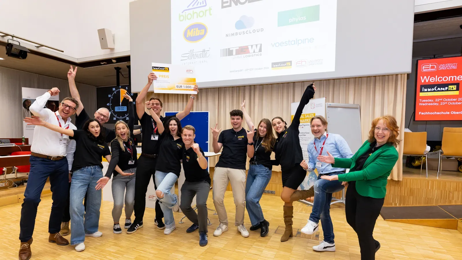 The winners of InnoCamp36®: Margarethe Überwimmer (FH Upper Austria), Jürgen Roithmeier, Jürgen Berger (both TGW) and the beaming winning team.

Picture source: Juliane Tasler-Rager