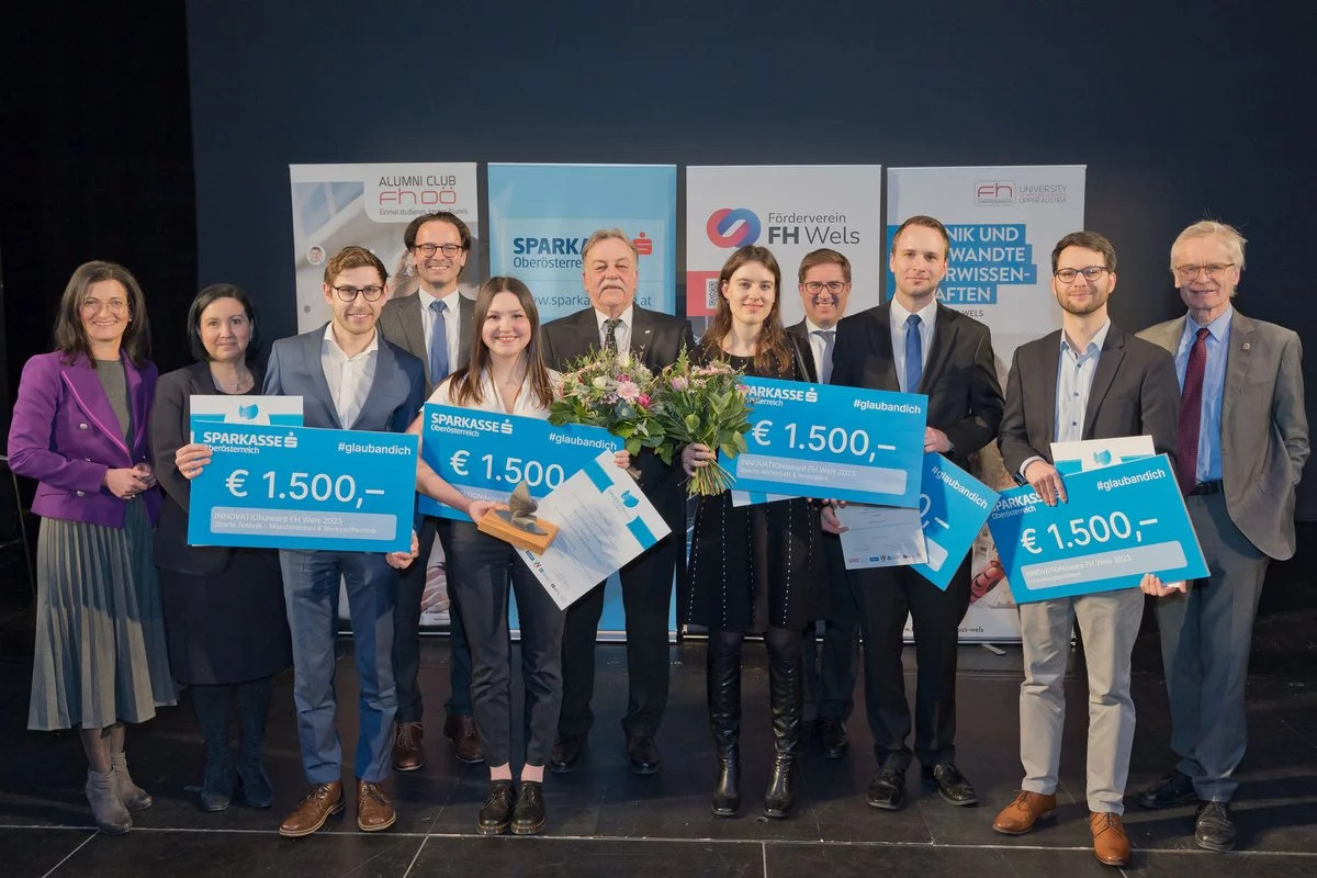 Gruppenfoto der Gewinner der 1.500,00 Euro