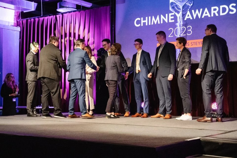 Gruppenfoto mit allen Teilnehmern des Chimney Awards