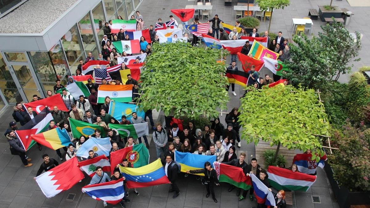 v.li.n.re.: rund 440 internationale Studierende aus über 65 Ländern sind am Campus in Wels vertreten | Bildquelle: FH OÖ