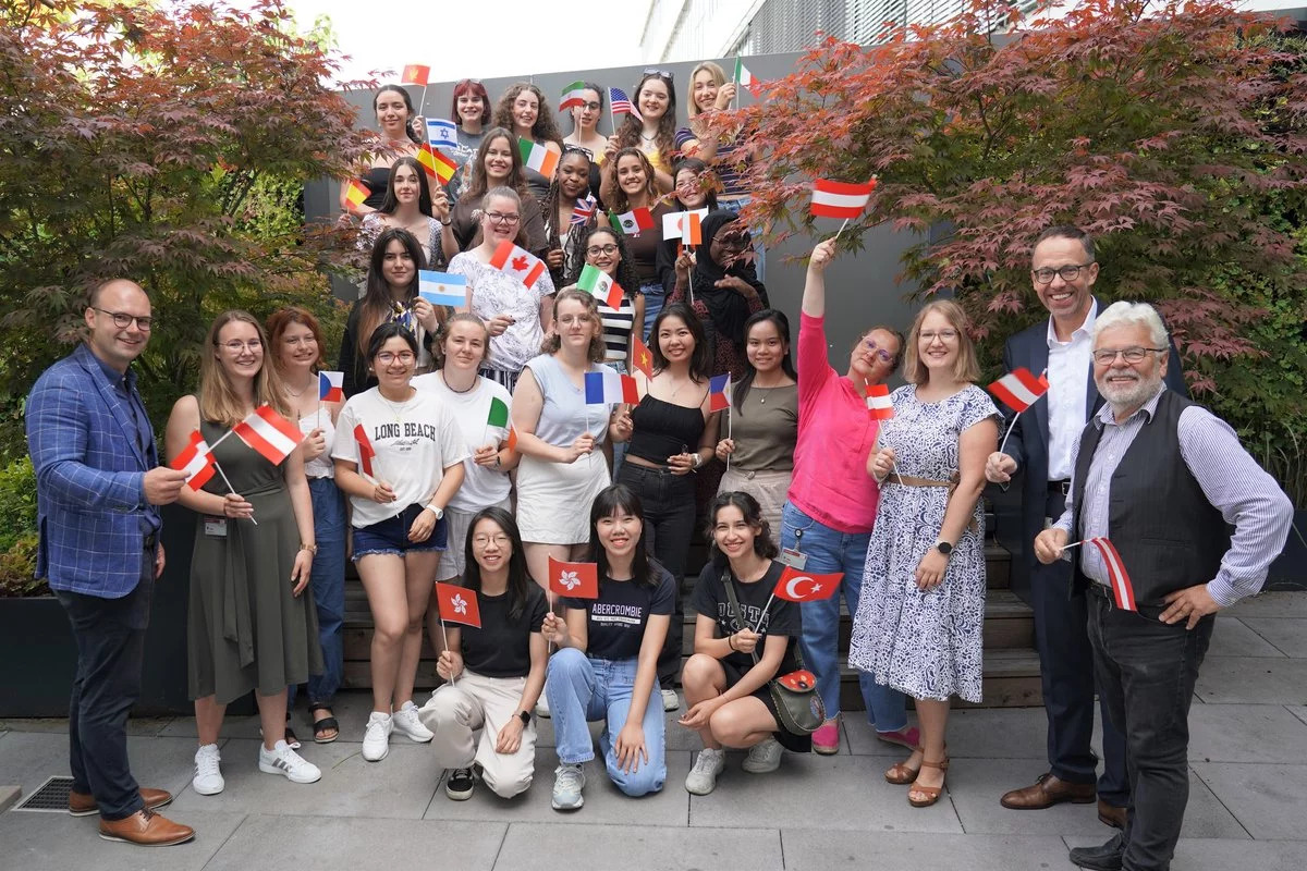 25 Studentinnen aus 19 verschiedenen Ländern waren am FH OÖ Campus Wels bei der „International Summer Academy in Engineering for Women“ zu Gast. | Bildquelle: FH OÖ
