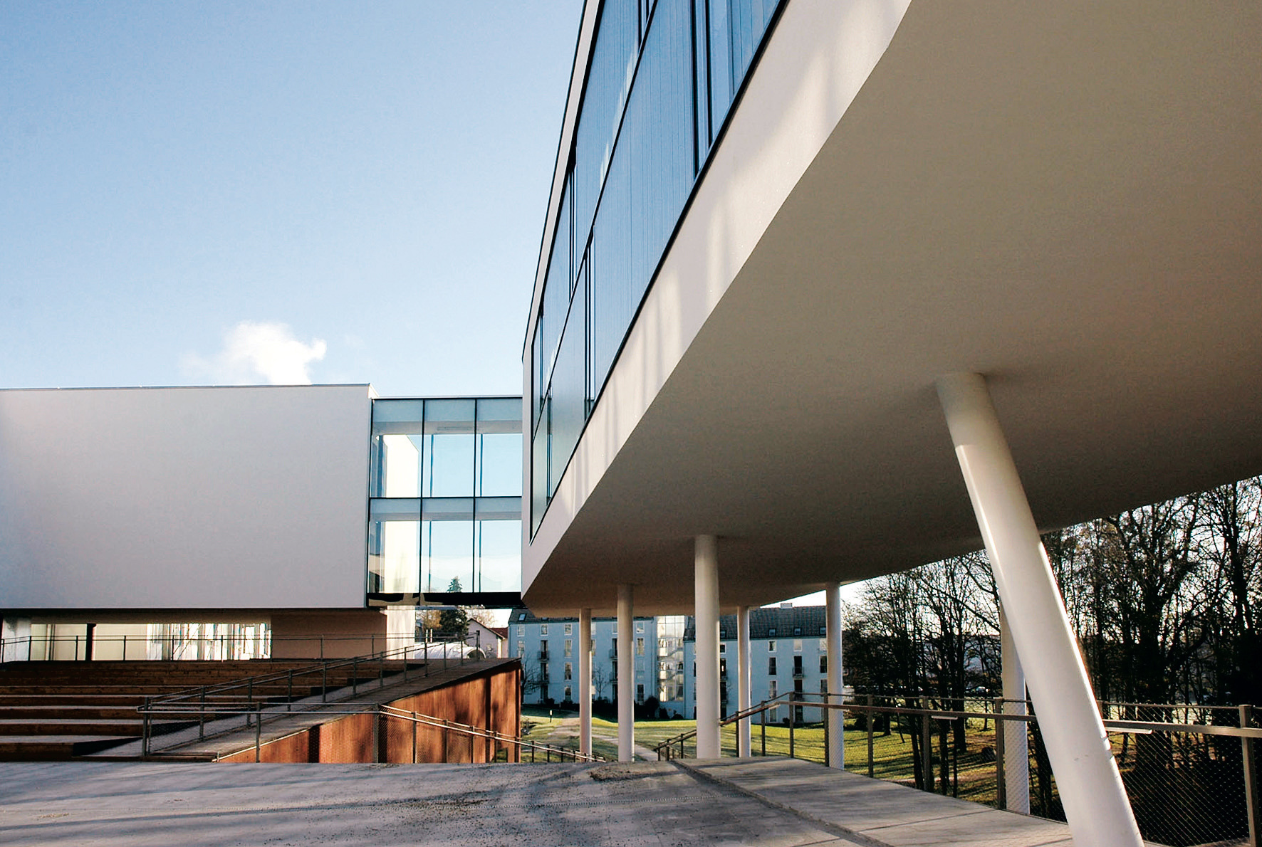Eines der Gebäude am FH OÖ Campus Hagenberg von außen.